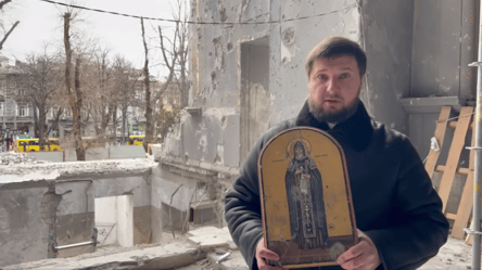 В Одессе под завалами разрушенного собора нашли уцелевшую церковную утварь - 285x160