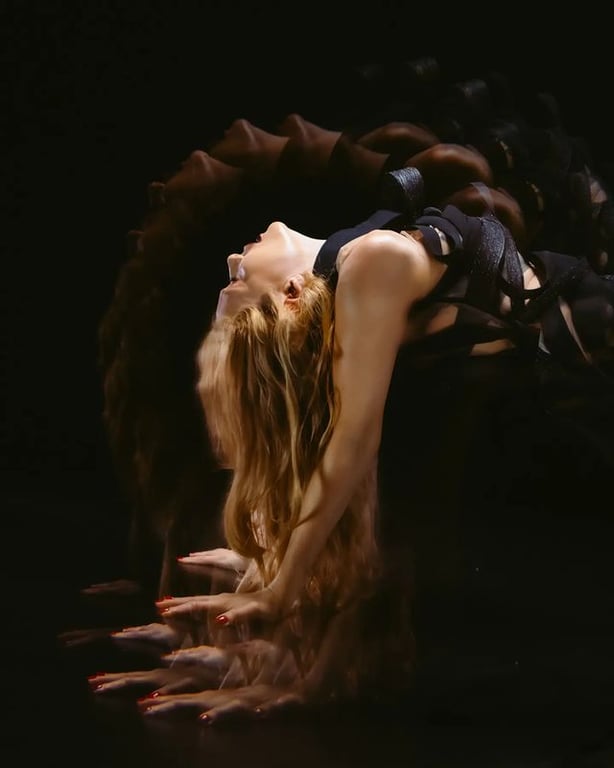 Жінка-вамп: Тіна Кароль знялася у чуттєвій фотосесії - фото 1