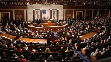 В Конгрессе США снова отложили голосование за помощь Украине, — Bloomberg - 285x160