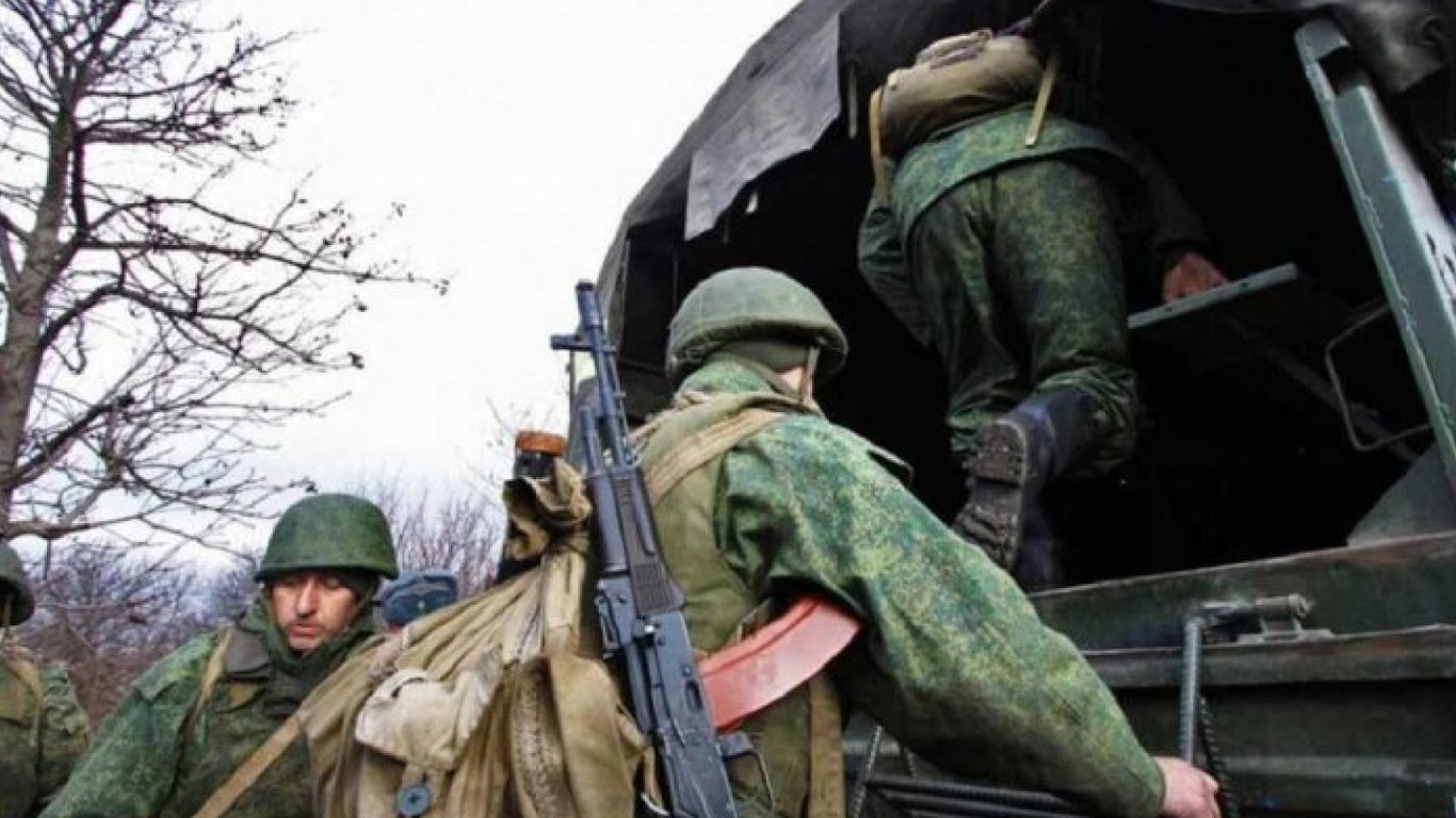 В окупованому Криму активно роздають повістки: що трапилося