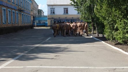 В прокуратуре сказали, сколько заключенных в Ровенской области готовы пойти на войну - 285x160