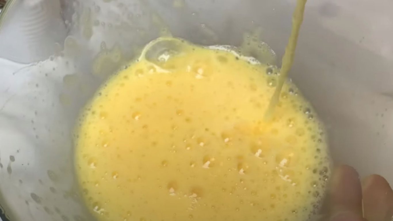 традиційний грецький суп з фрикадельками з фаршу