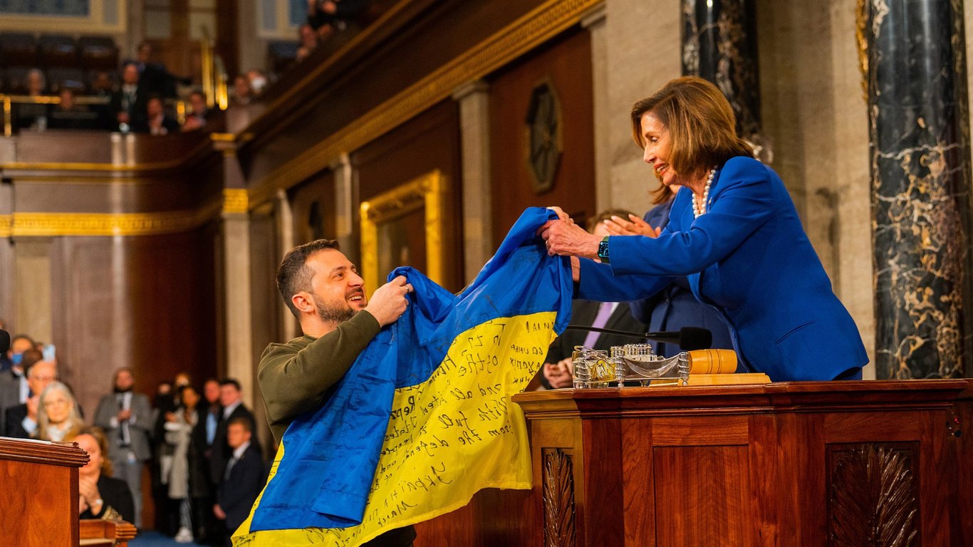 США остаются преданными борьбе за демократию в Украине, — Пелоси