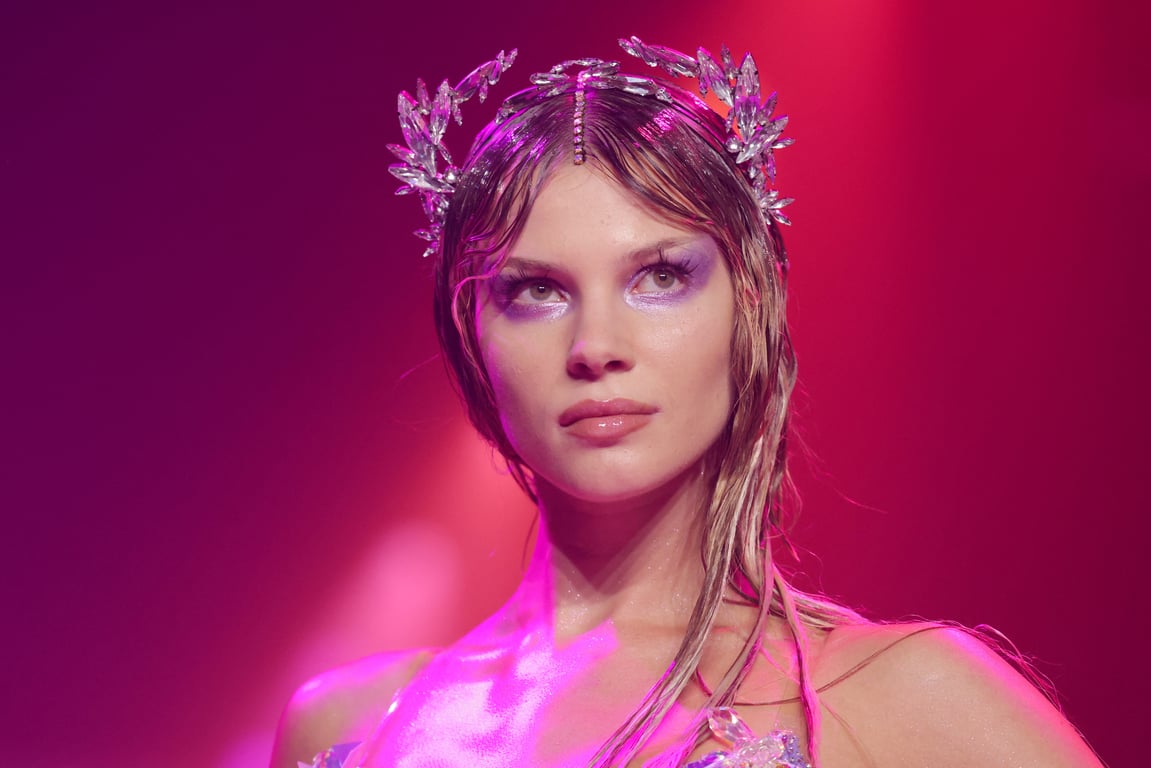 Модель у вбранні від The Blonds. Фото: Reuters