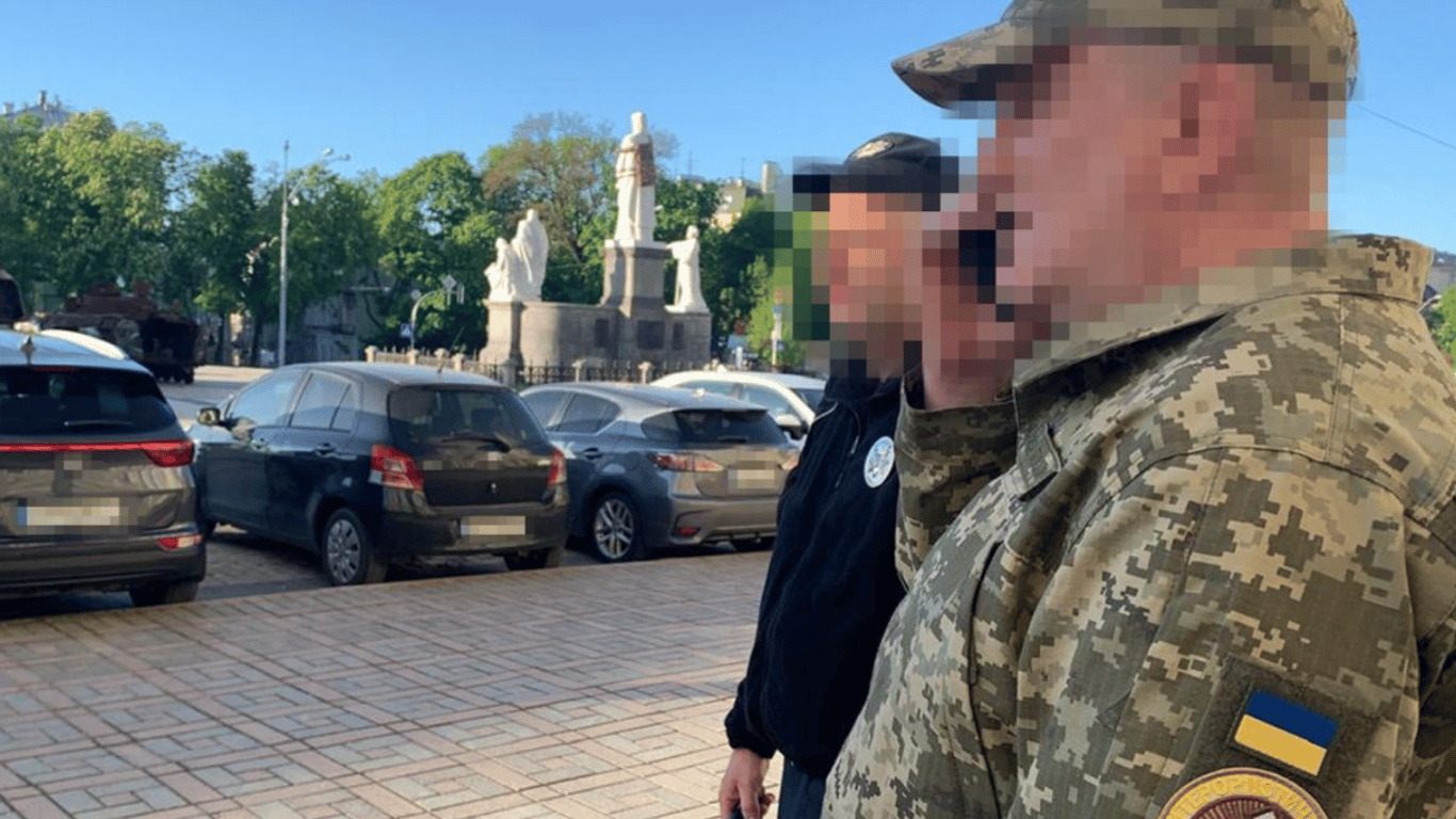 В Киеве СБУ совместно с полицией проверяет документы и авто — что происходит