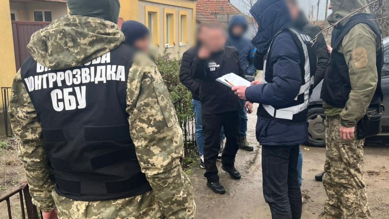 5 тисяч доларів за службу у тилу — на Миколаївщині затримали матроса