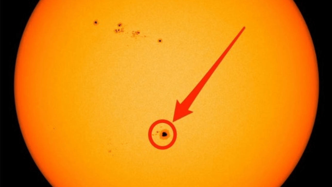 На Солнце заметили пятно размером с Землю, что может привести к геомагнитным бурям