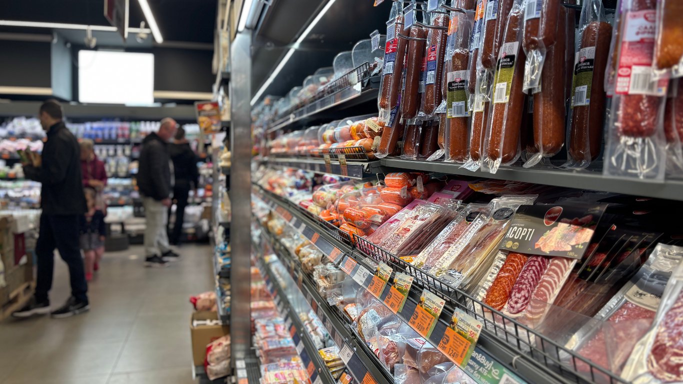 Супермаркети віддають продукти зі знижками до 59%: що з цінами в АТБ і Сільпо