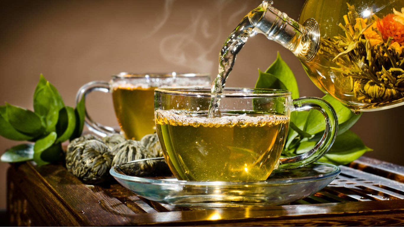 Какие травяные чаи подарят крепкое здоровье — диетолог назвал три лучших