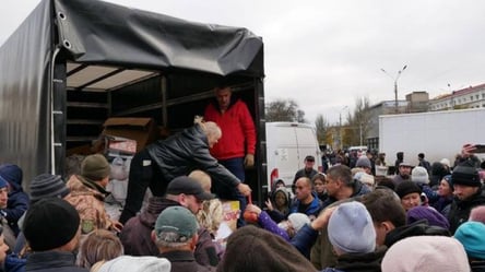 В Херсоне оккупанты обстреляли пункт выдачи гуманитарной помощи: что известно - 285x160