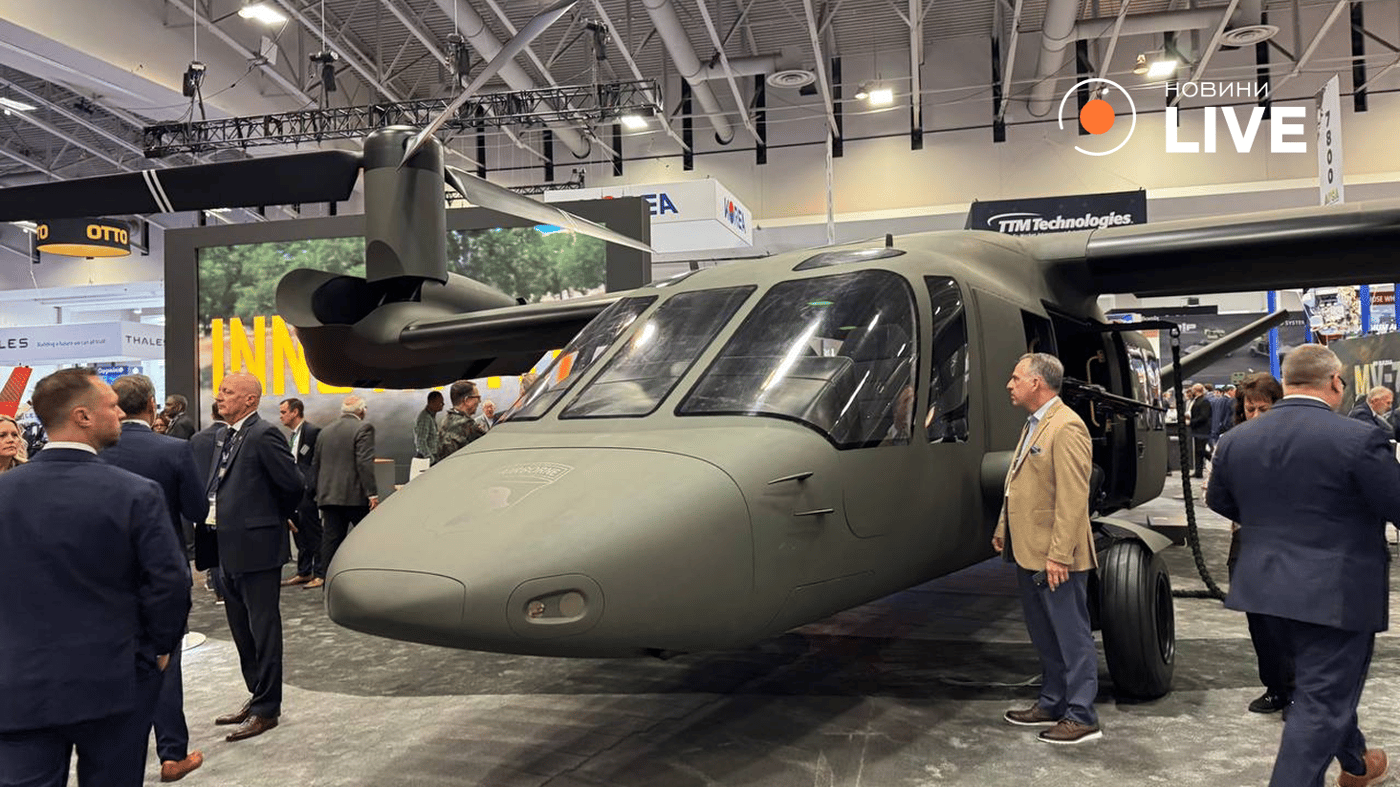 Новітня військова техніка на стенді у США