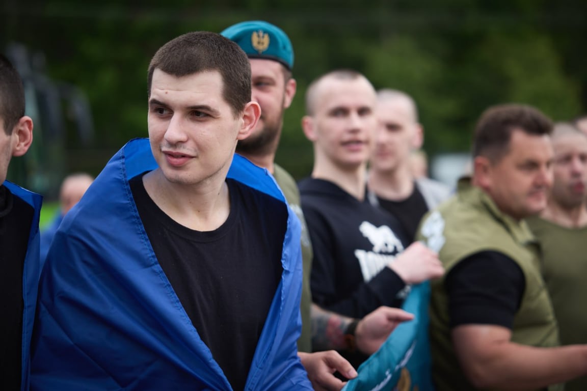 Повернення військовополонених додому 12 червня