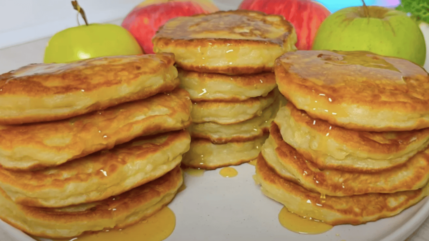 оладки з яблуками на сніданок
