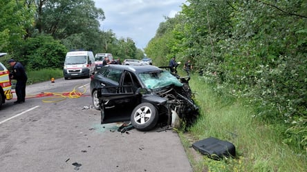Смертельна аварія на Львівщині — одна людина загинула, четверо травмовані - 290x166