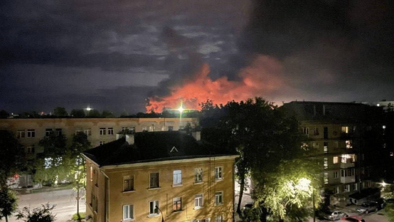 Палаюча ніч в Росії: які руйнування у Пскові та Брянську