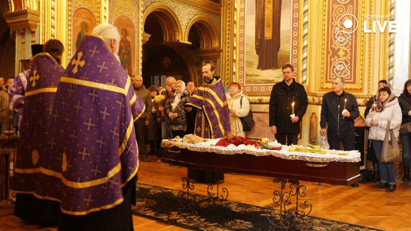 Поховання коміка Володимира Комарова