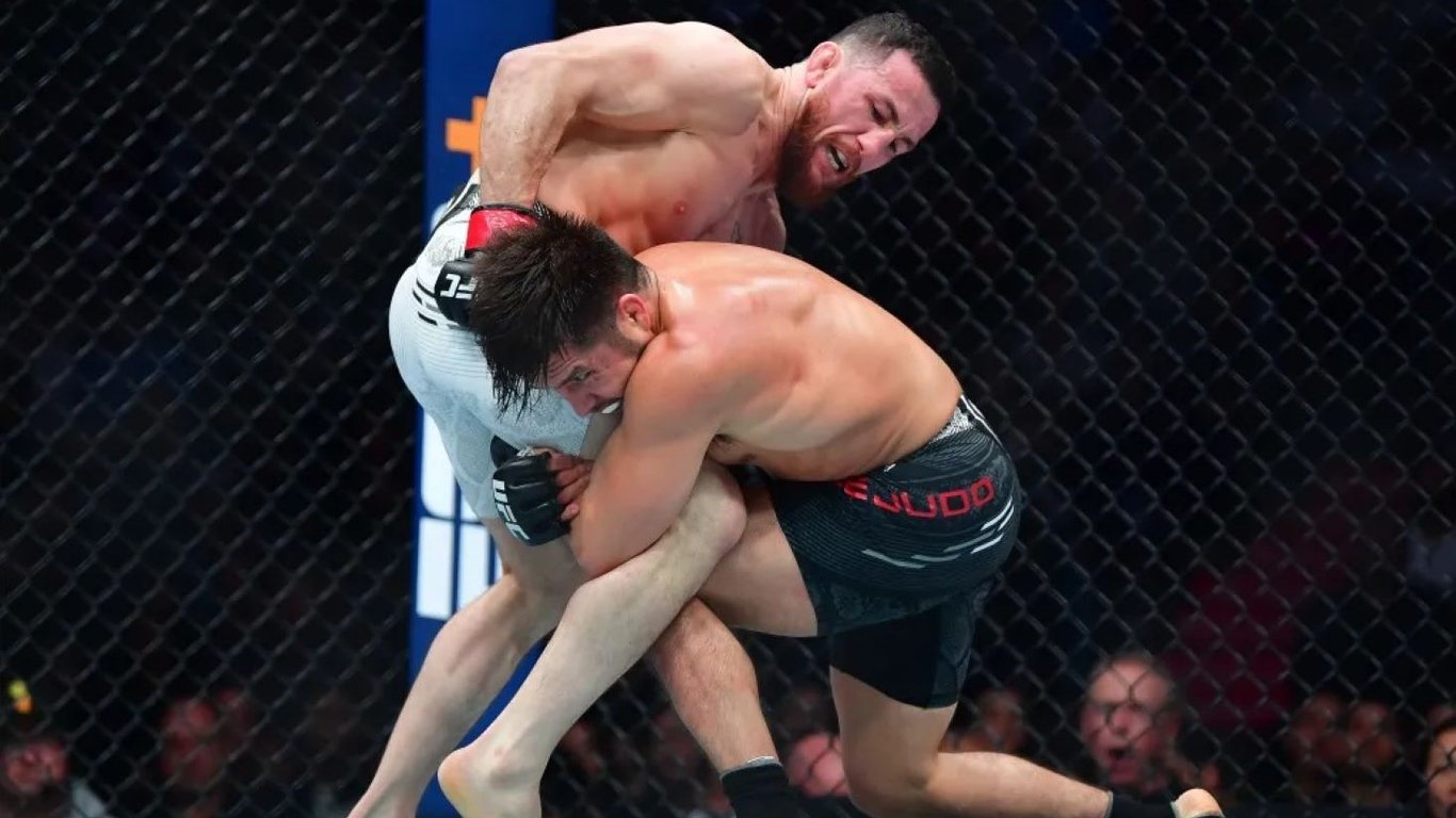 В UFC друг Украины Двалишвили уничтожил поклонника России и Кадырова Сехудо