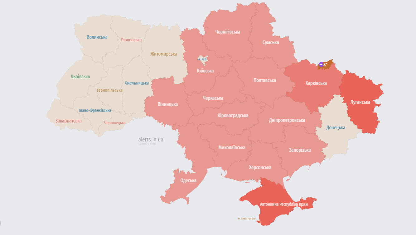 В Киеве и ряде областей объявлена воздушная тревога — угроза ракетного удара - фото 2
