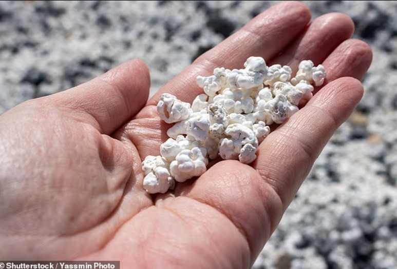 Туристів здивував один з кращих пляжів Іспанії через одну деталь - фото 1