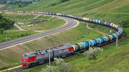 В России поезд сошел с рельсов — что известно - 285x160