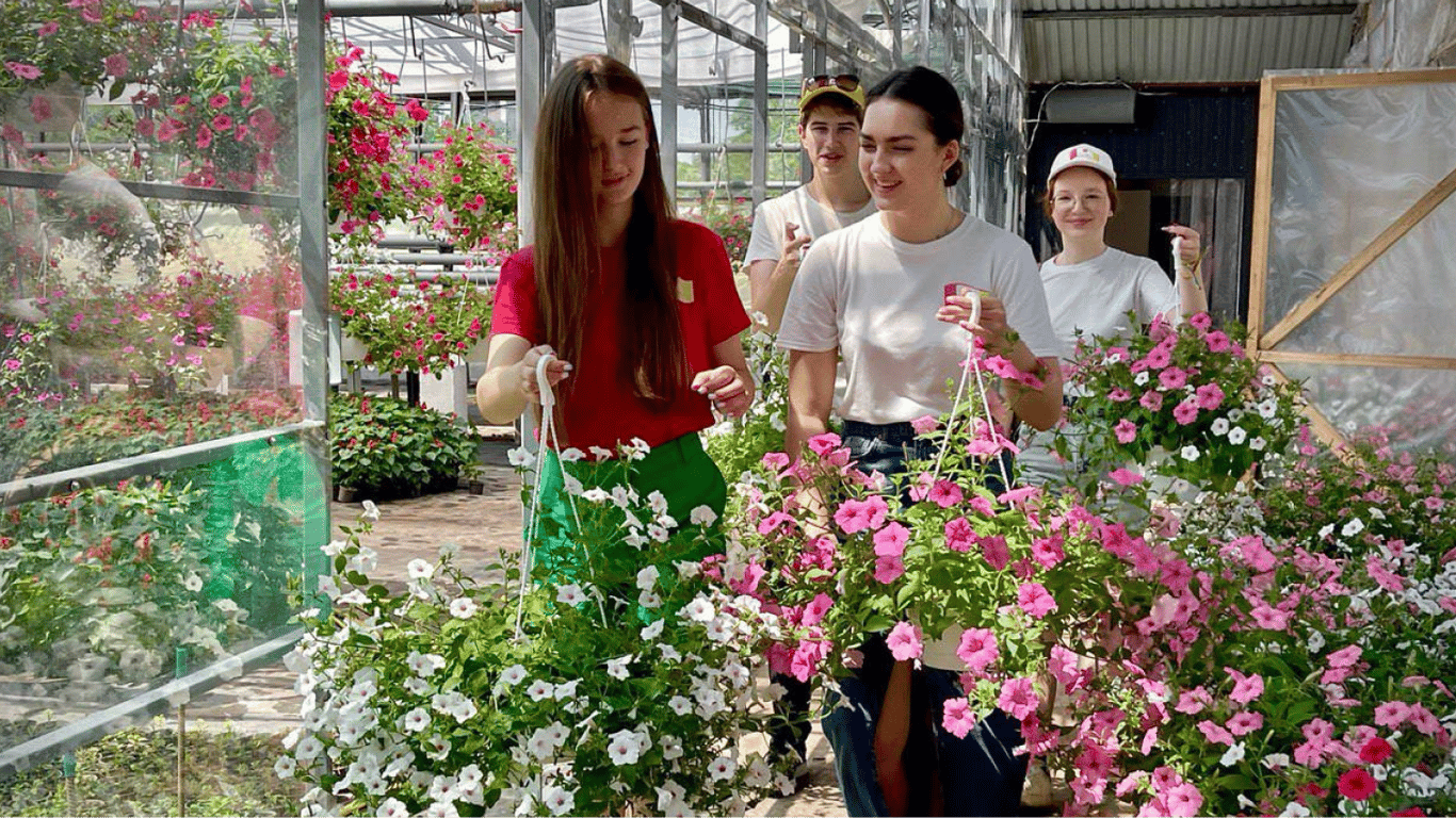 Ученикам из Одессы открыли тайны выращивания цветов