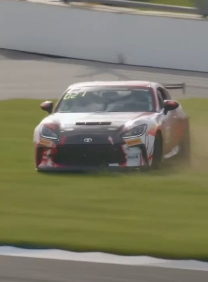 Киану Ривз принял участие в гонке