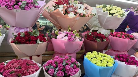 Сколько стоят букеты ко Дню Валентина на рынках Киева — фото - 290x166
