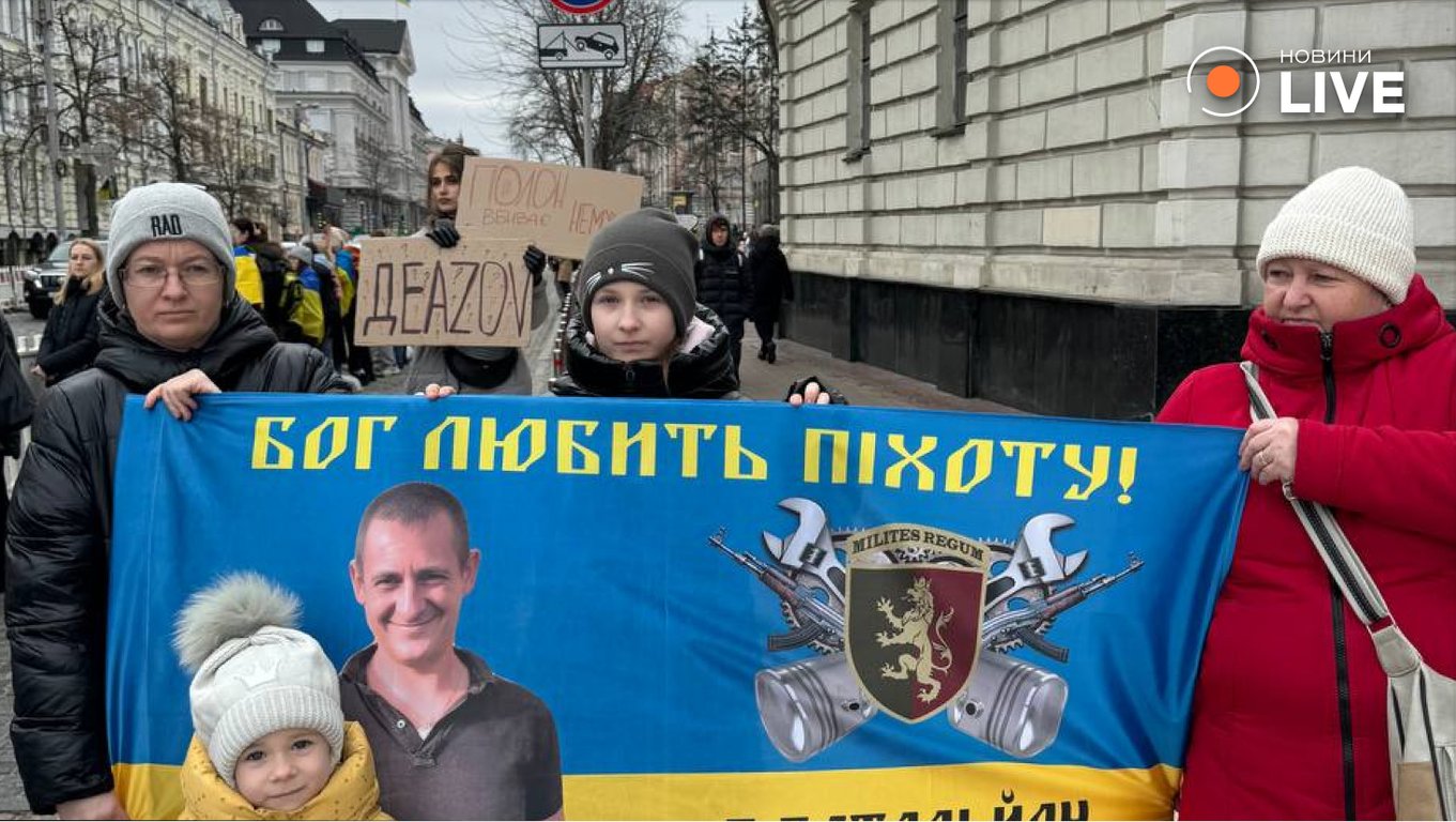 Киевляне вышли на акцию поддержки украинских военнопленных - фото 6