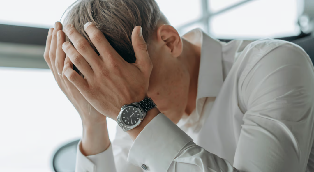 чоловіку погано