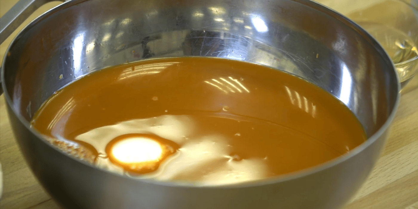 Яйця на Великдень з морквяним соком