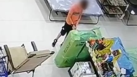 У Києві хлопчик влаштував пожежу в гіпермаркеті — відео - 285x160