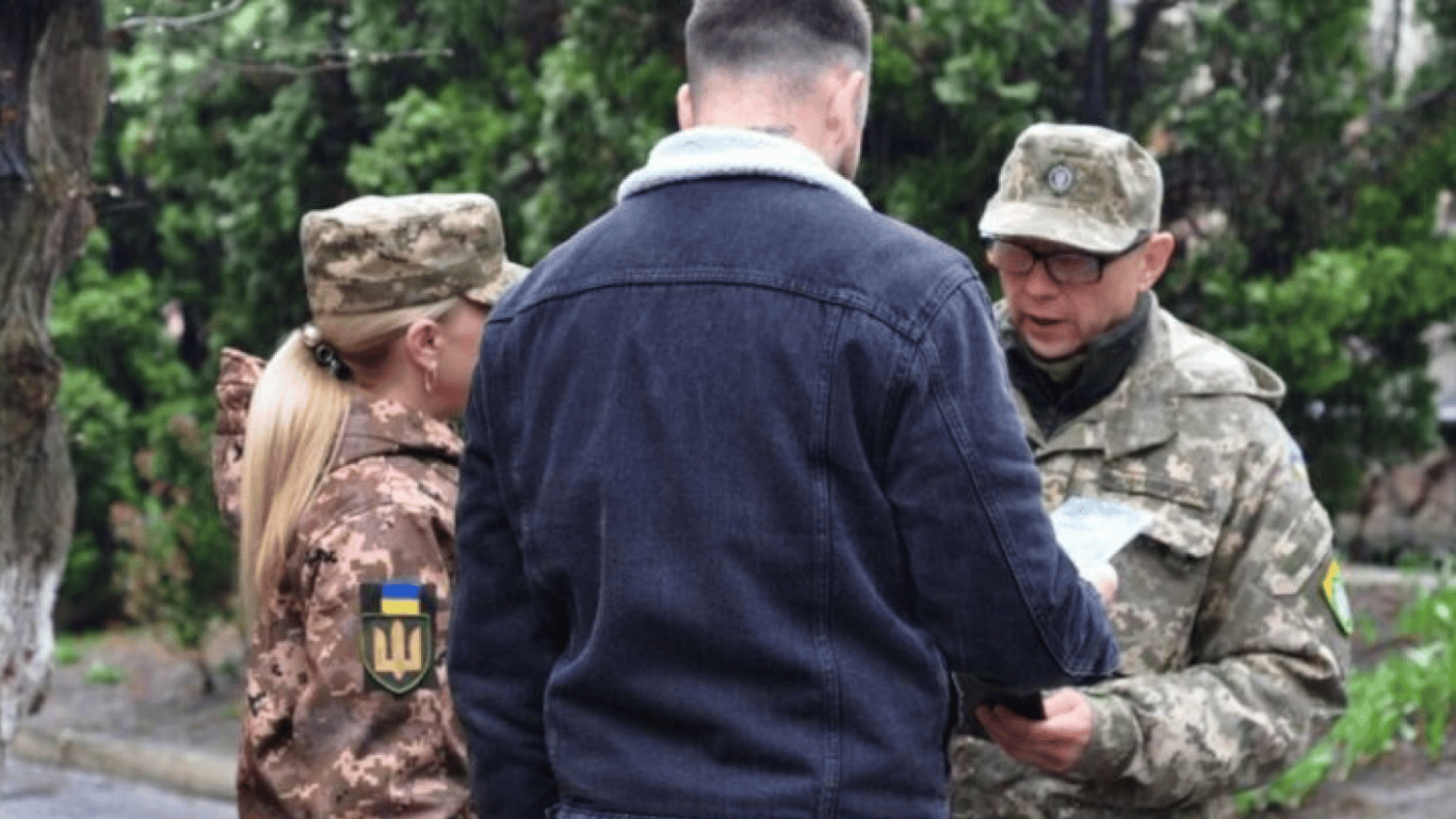 Чи можуть мобілізувати чоловіка, який доглядає хворого родича