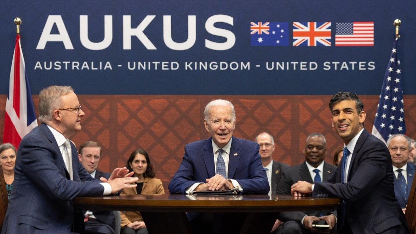 Австралия, Британия и США договорились совместно строить новые атомные субмарины