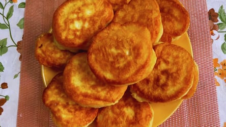 Пишні оладки на кефірі, які ніколи не опадають — рецепт сніданку - 285x160