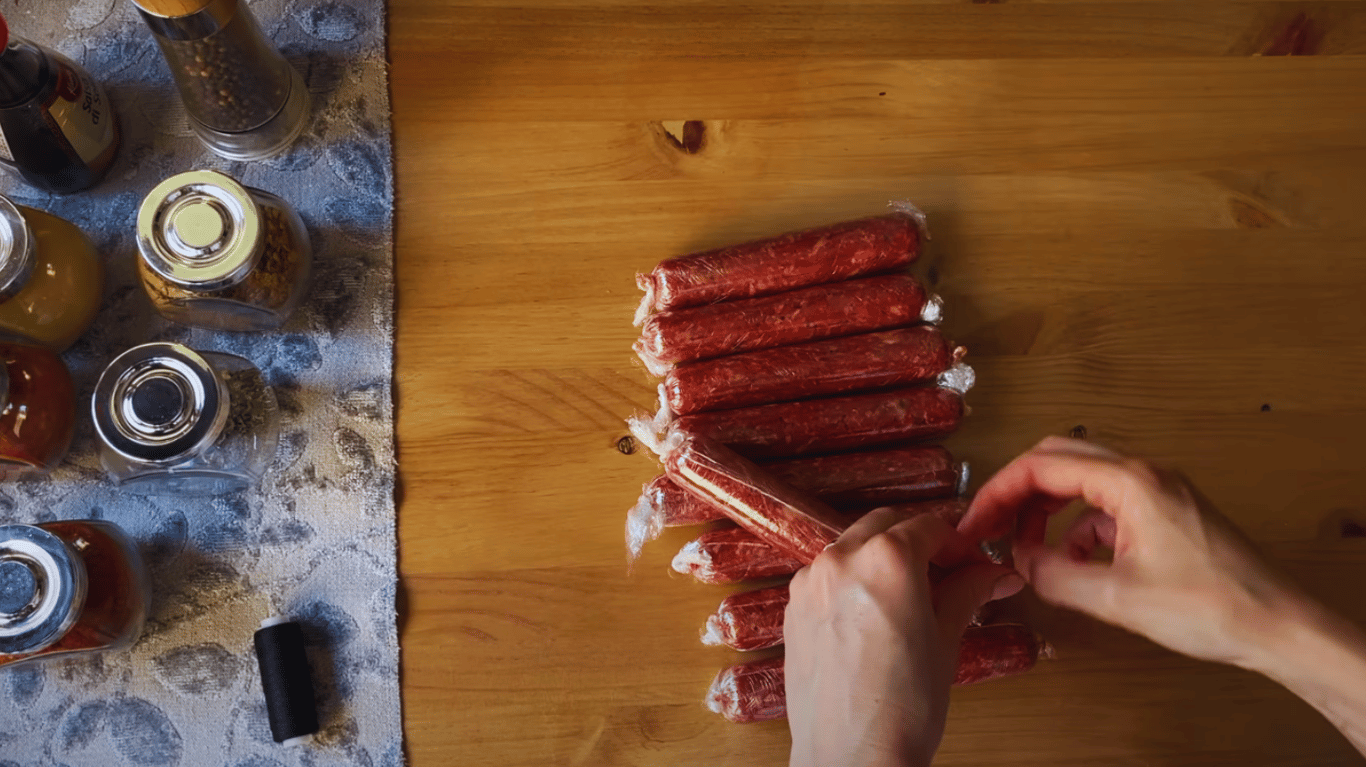 рецепт домашніх сосисок без оболонки з фаршу