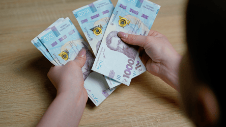 Не всі у списку — хто залишиться без 13-ї зарплати у 2025 році - 290x160