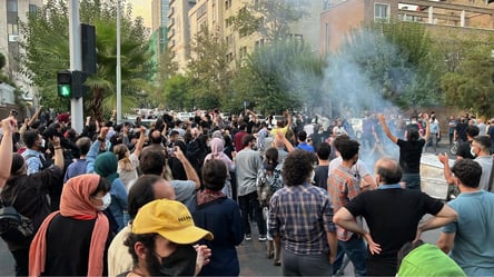 Иран казнил трех мужчин, которые участвовали в прошлогодних протестах - 285x160