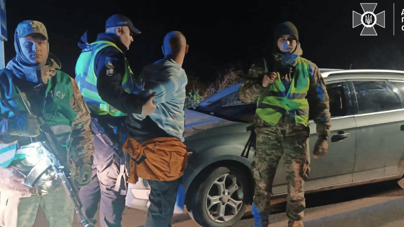 На Закарпатье пьяный водитель и пассажир угрожали пограничникам убийством