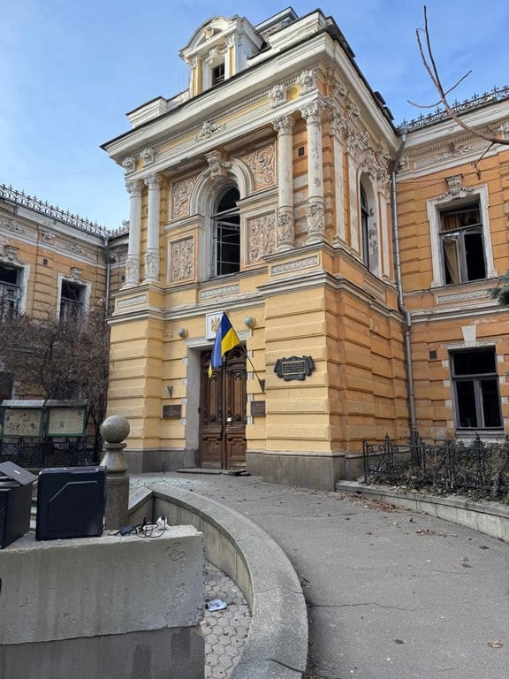 У Києві постраждала будівля Національної спілки письменників України