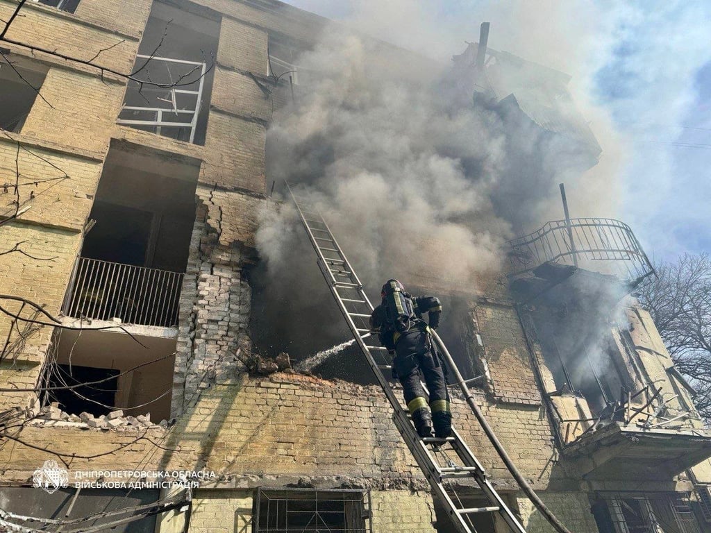 У Дніпрі дрон вдарив по будинку