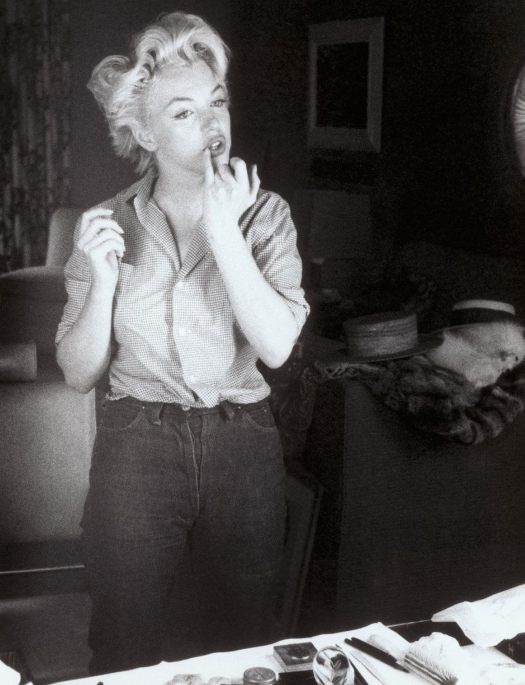 Мерилін Монро у джинсах та сорочці