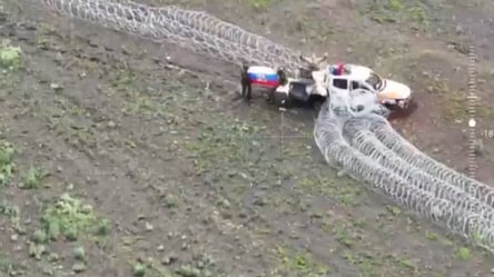 Занимаются "флаговтыком" для ТВ — как оккупанты РФ "берут города" - 290x160