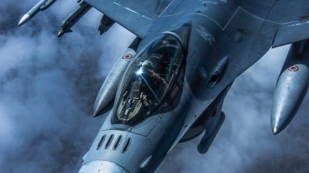 Експерт розповів, коли в Україні з'являться перші винищувачі F-16 - 285x160