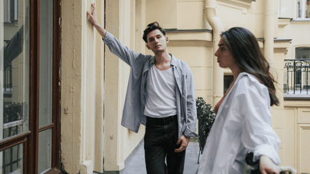 How men act when they want to leave — 5 telltale clues - 285x160