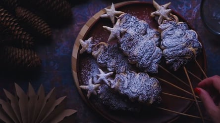 Рецепт елочки из слоеного теста с шоколадной пастой к Николаю, Рождеству или Новому году - 285x160