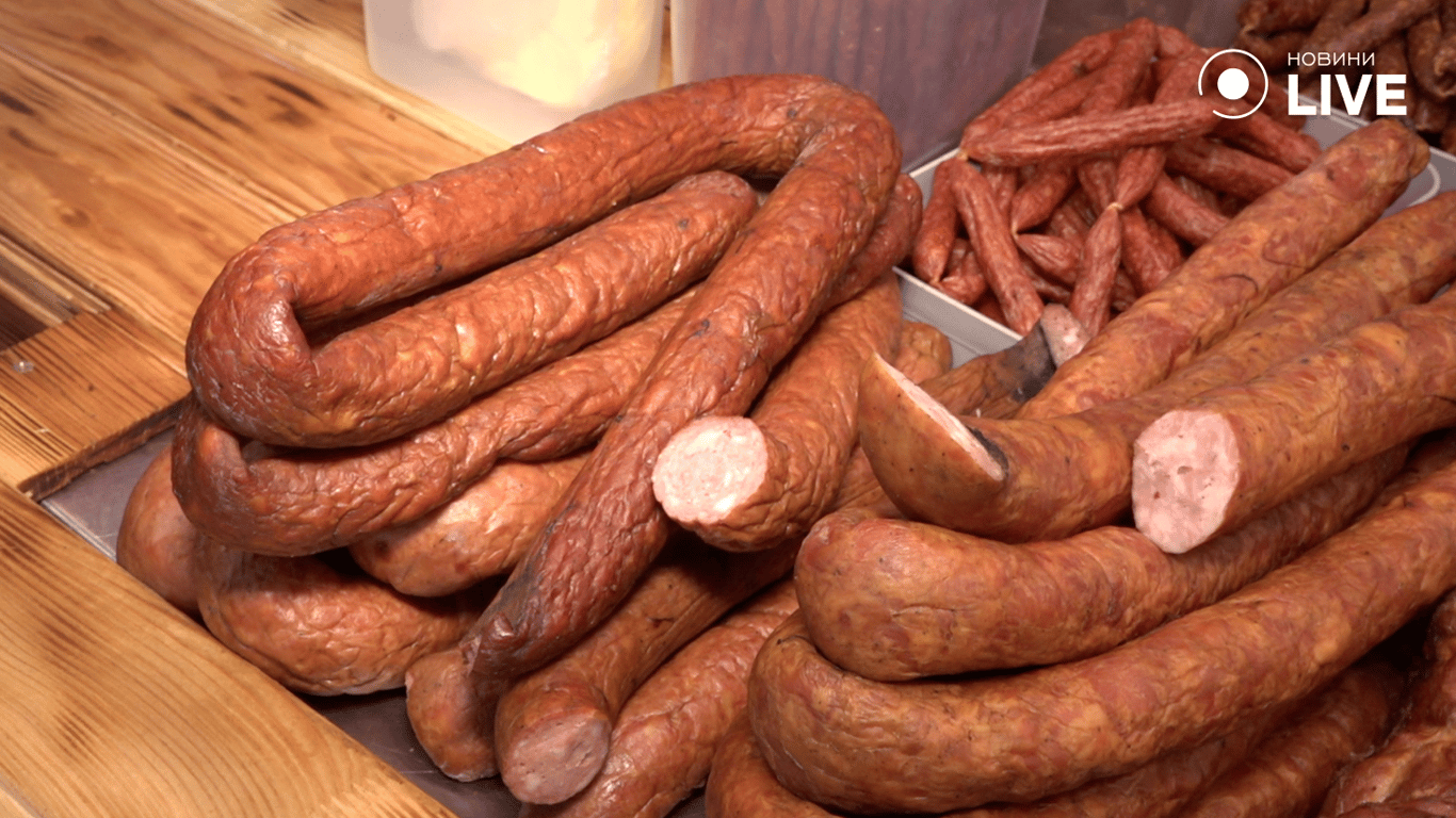 Асортимент копчених ковбас 