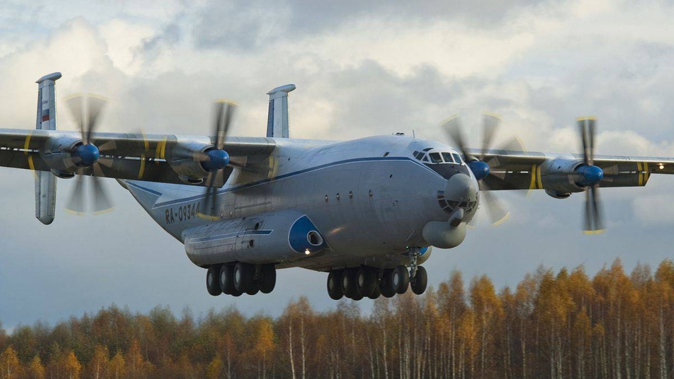 В Білорусь прилетіли п'ять військових літаків з Росії