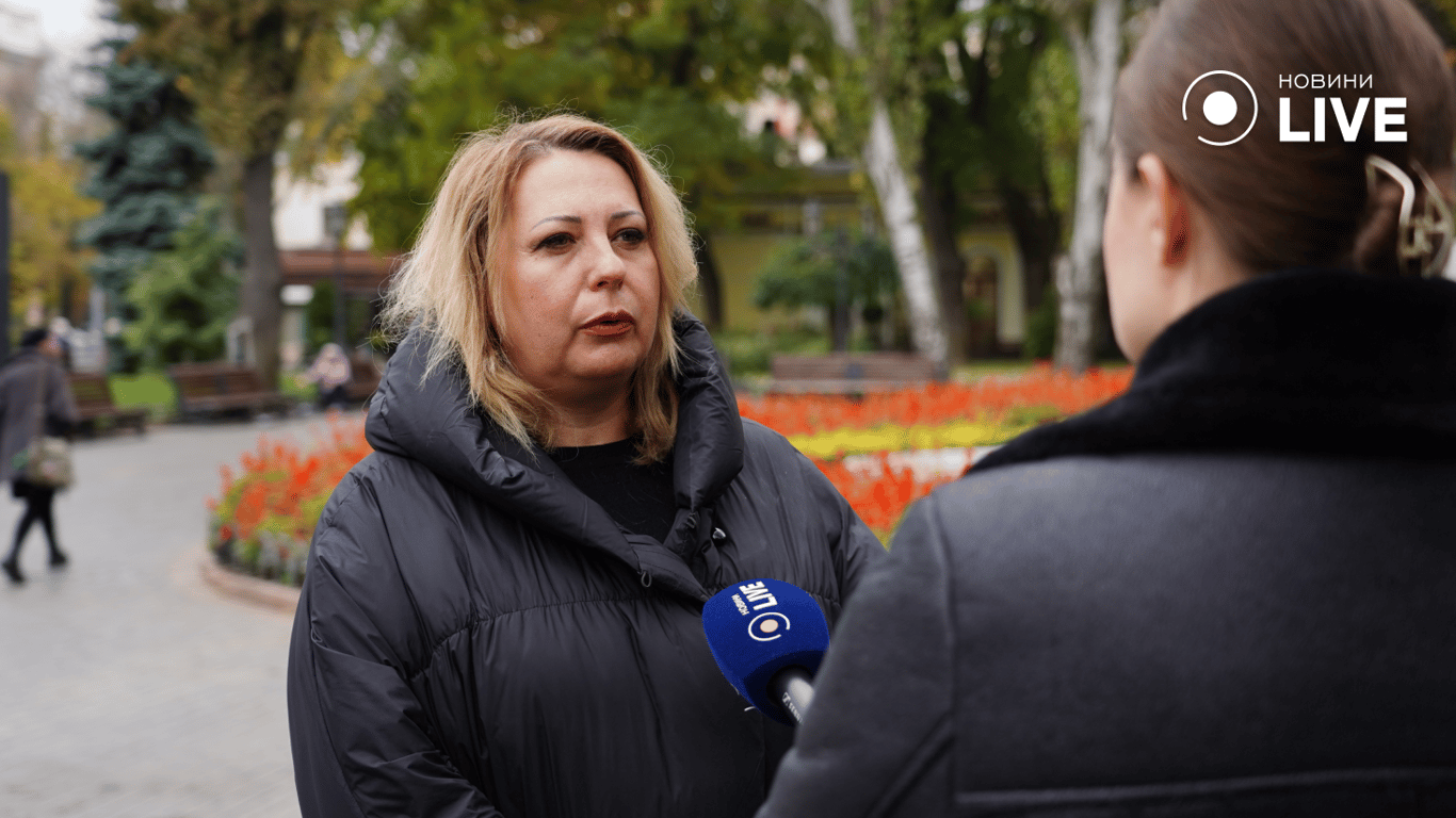 Женщина о пути мужа Константина в защите города. Фото: Новини.LIVE/ Юлия Браславская