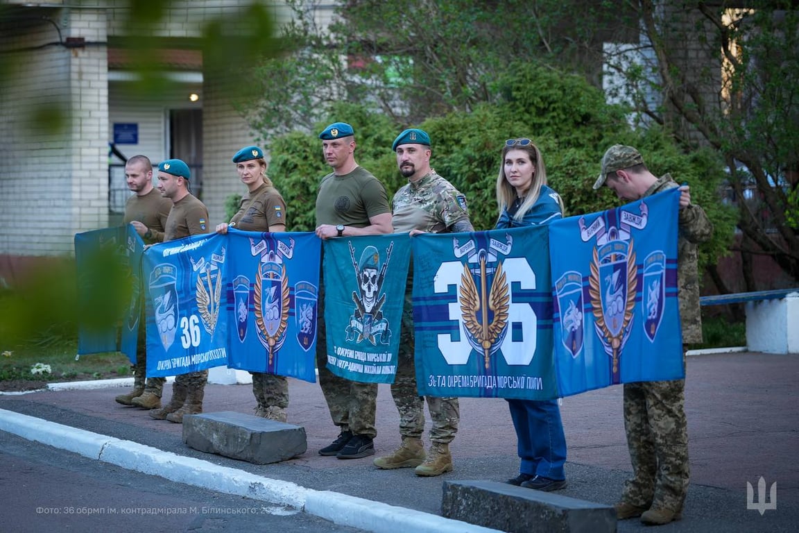 Миколаївські морпіхи повернулися з полону — фото зустрічі - фото 3