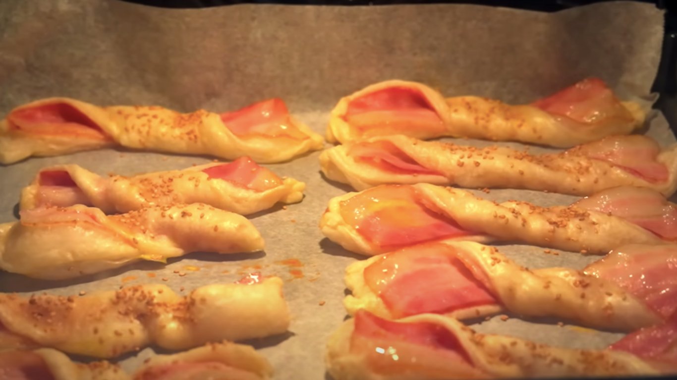 рецепт кручеників з беконом